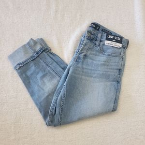 New hollister low rise boyfriend jeans